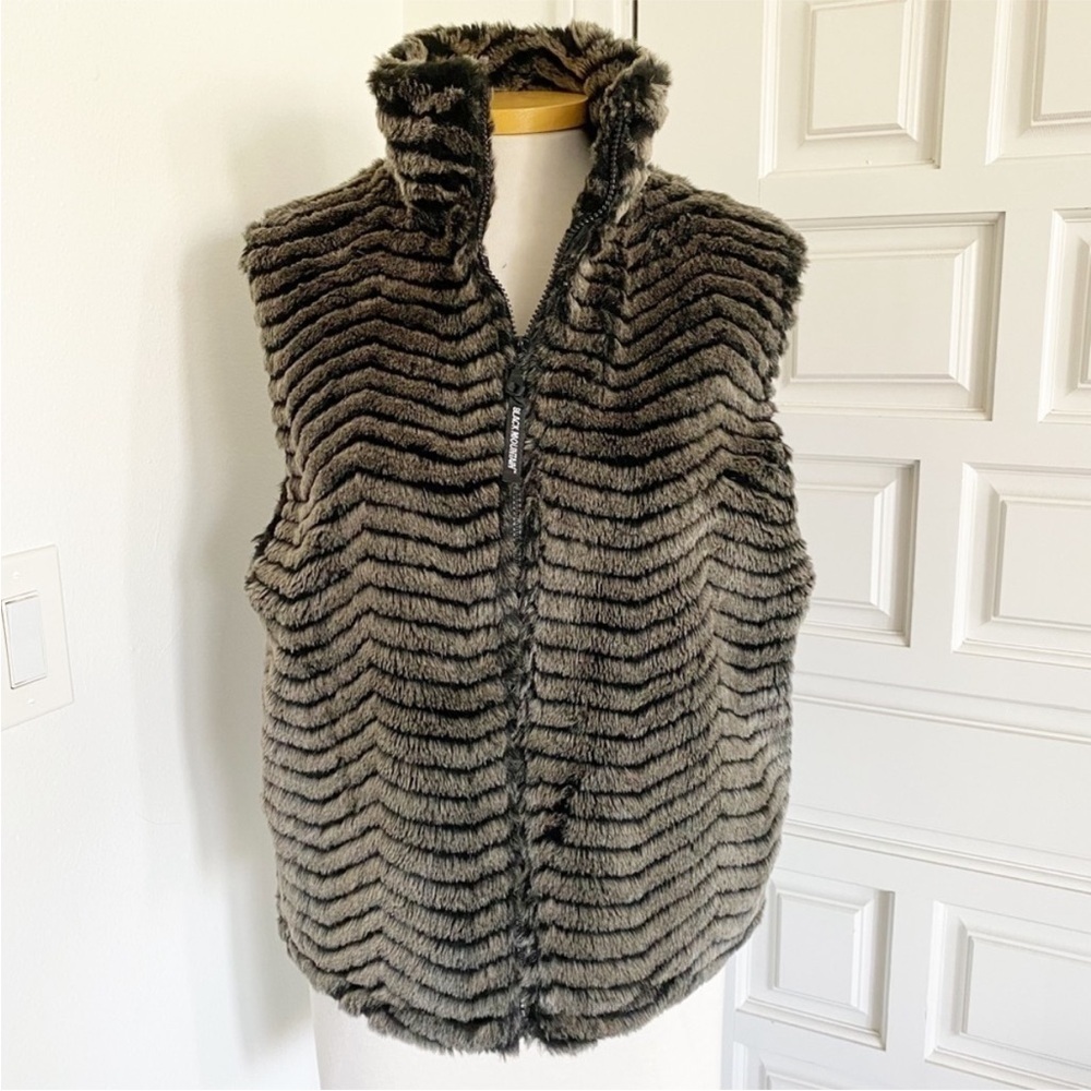 Black Mountain Vest Size Small Outdoor Black & Gray Faux Fur Zipper